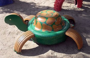 Черепаха из шин фото
