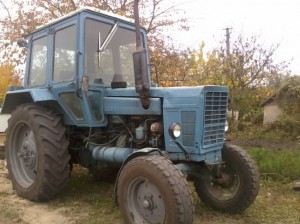 Трактор МТЗ-100 фото
