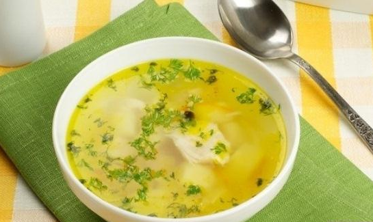 Лёгкий куриный суп с весенними овощами