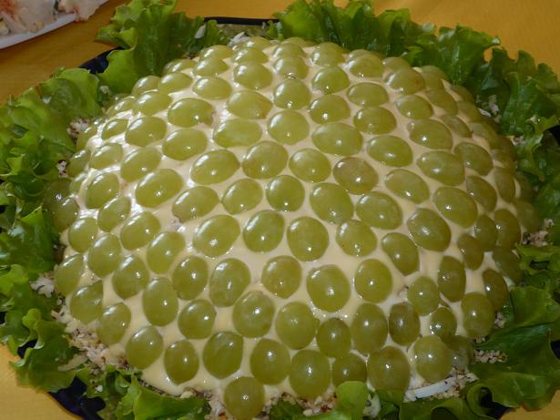 Салат с виноградом