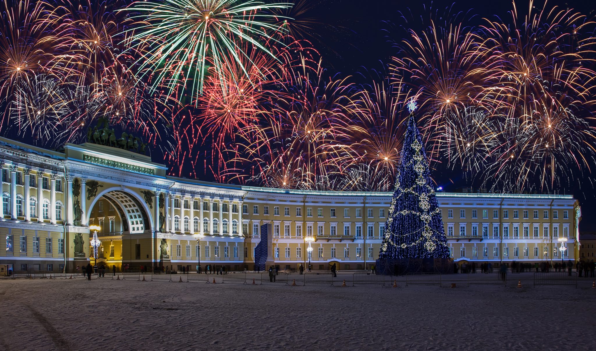 Дворцовая площадь на Новый год