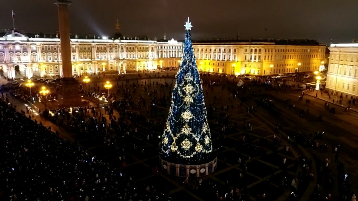 Дворцовая площадь на Новый год