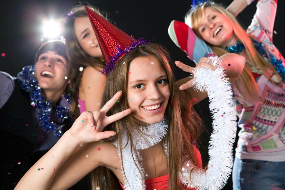 Смешные новогодние предсказания для подростков в стихах
