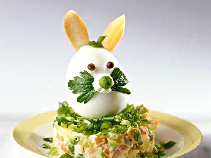 Фото-идеи оформления салата и закусок в виде Кролика