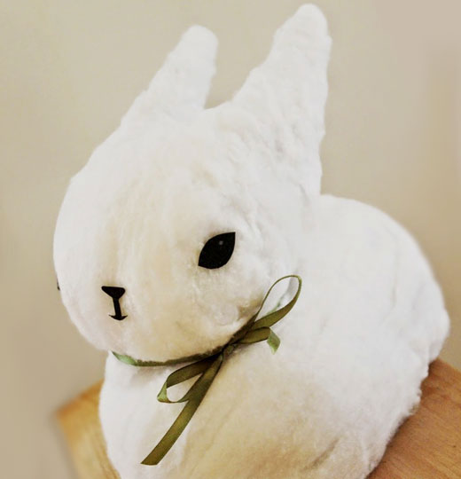 Пушистый белый кролик из ткани своими руками