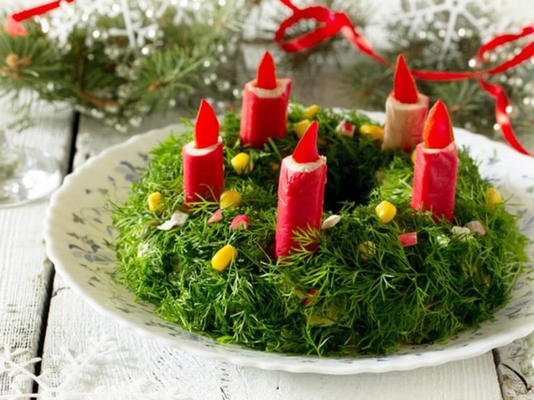 Свечи на новогоднем салате