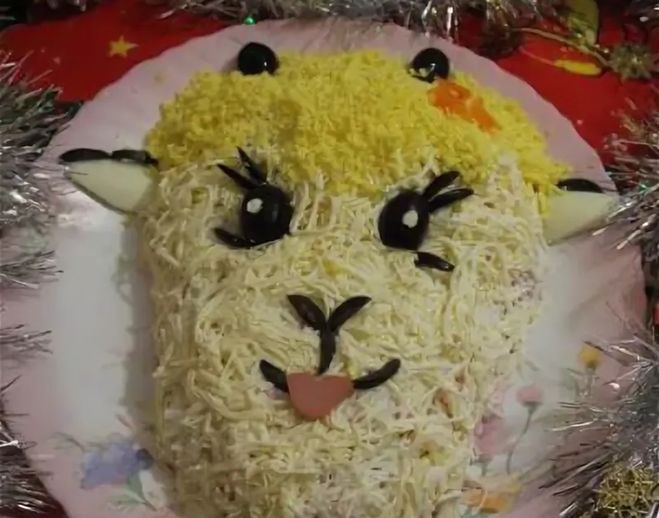 Украшение салата в виде символа 2027 года - Козы