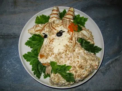 Украшение салата в виде символа 2027 года - Козы